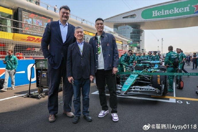 聯(lián)動(dòng)F1！翟曉川曬與姚明、阿隆索、范志毅、周冠宇等的合照