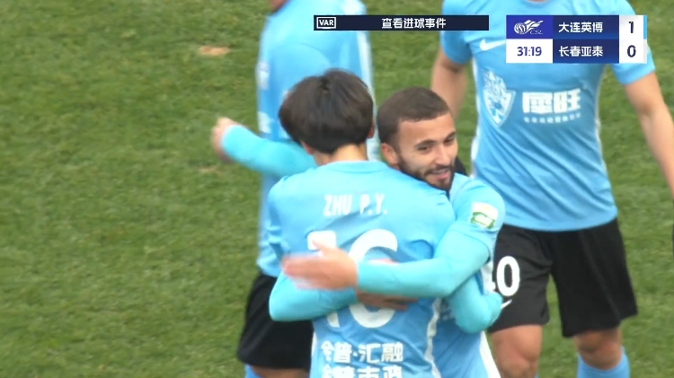 19歲朱鵬宇中超處子球！大連英博1-0領(lǐng)先長(zhǎng)春亞泰，馬萊萊助攻