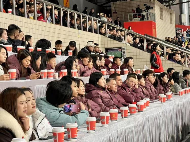 北青體育：中國女足現(xiàn)身中甲賽場，觀看重慶銅梁龍vs遼寧鐵人
