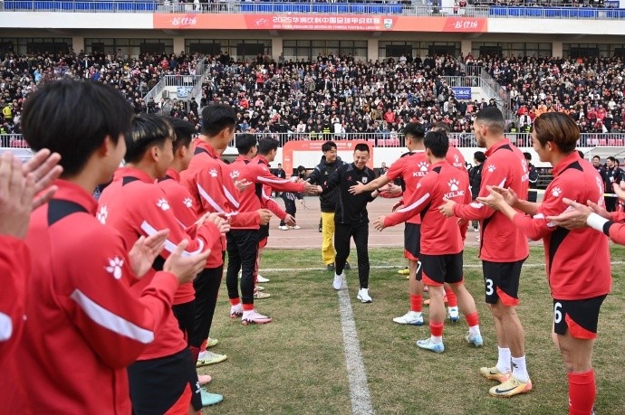 今日賽前，俱樂部為前球員馬曉磊及文爍舉行了退役儀式