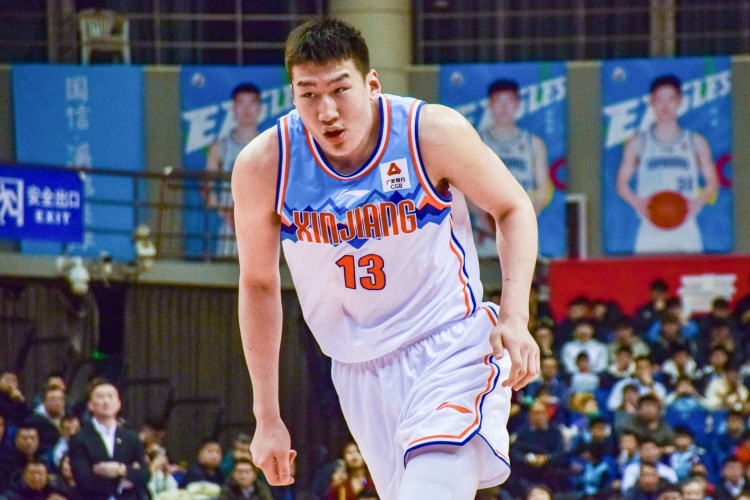 高效輸出！李炎哲半場(chǎng)7中5拿到12分2板1助1斷2帽