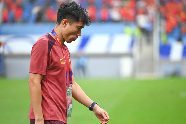 滬媒：單后腰讓國足防守承受更大壓力，若鄭智沒退役或能勝任
