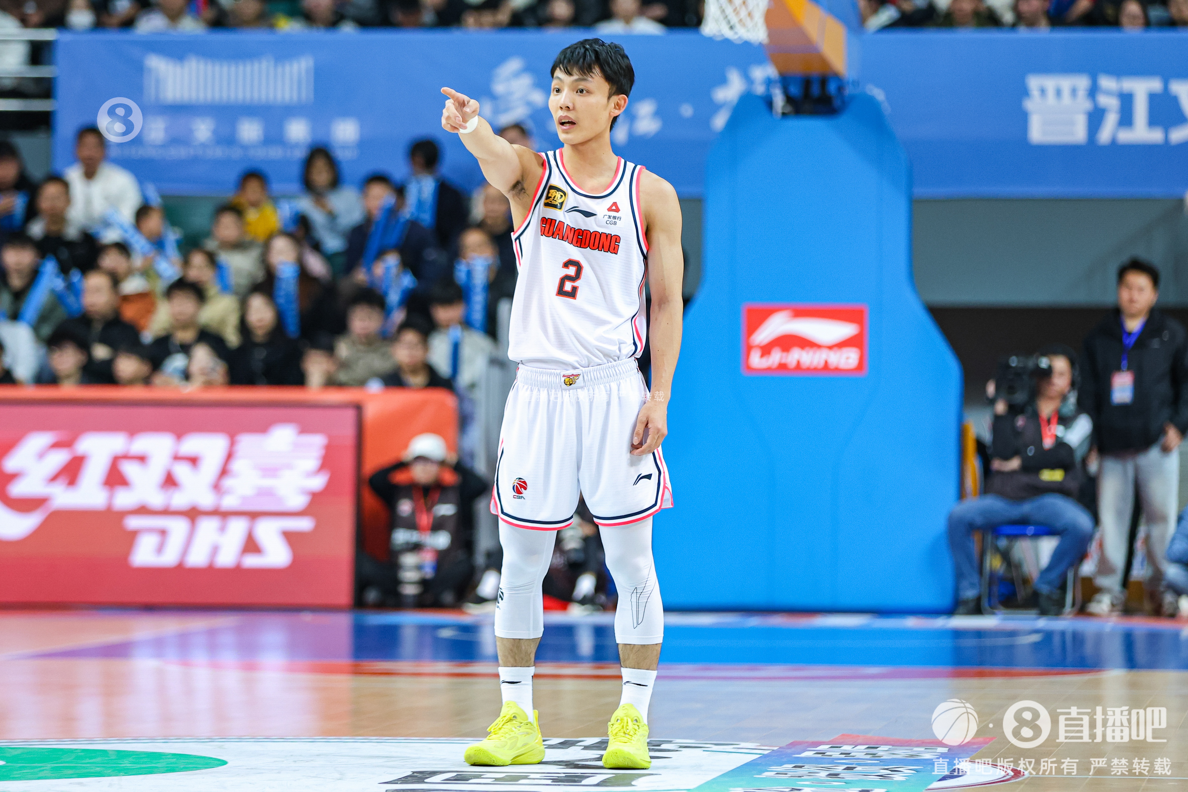 手熱！徐杰打滿首節(jié)5中4拿到10分2助 正負值+17