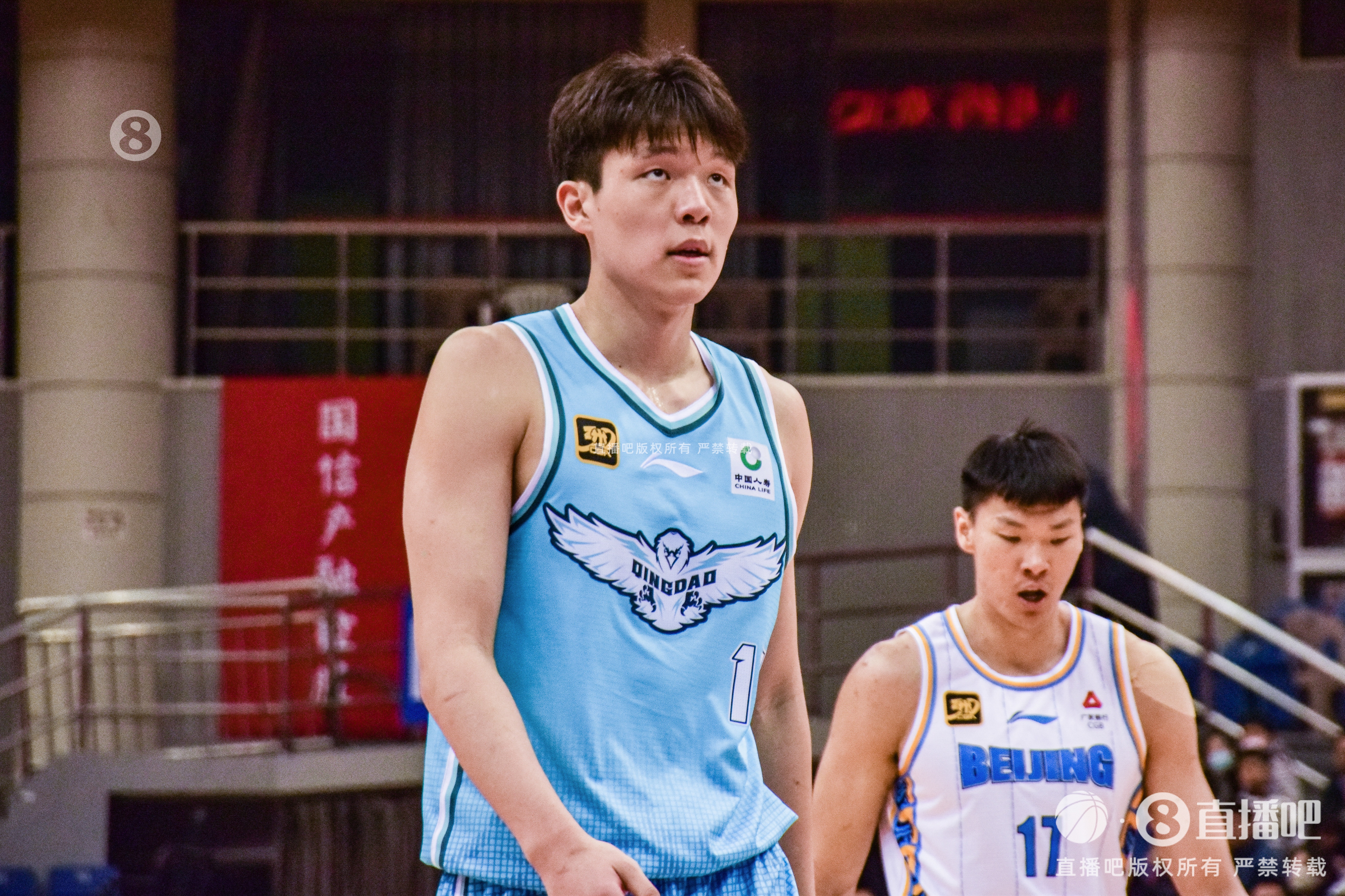 內(nèi)線攻防俱佳！楊瀚森半場10分鐘4中3砍9分11板&另有3斷2帽