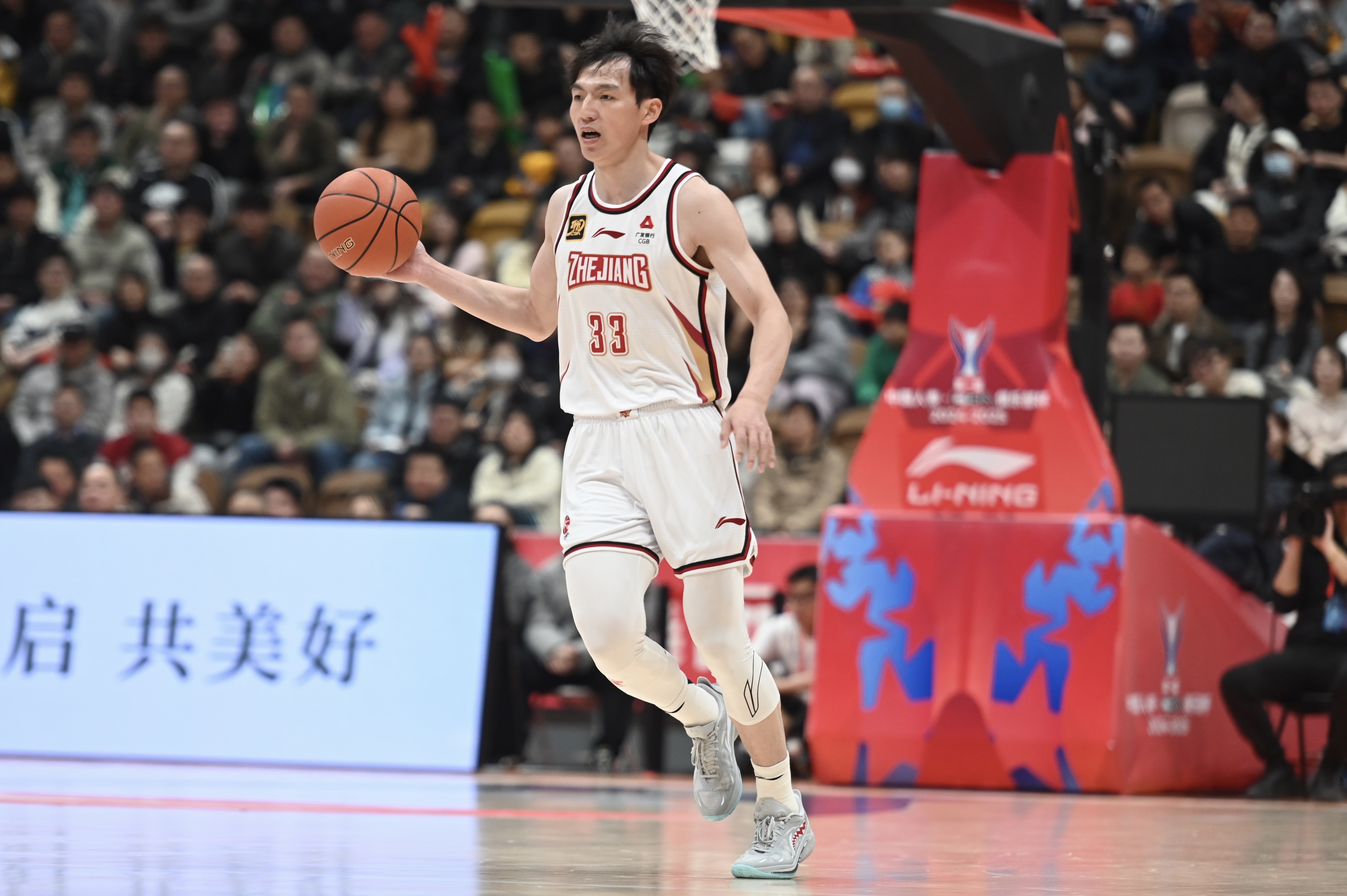 雙槍表現(xiàn)不錯！吳前和陸文博均9中5&三分合計15中7合砍30分
