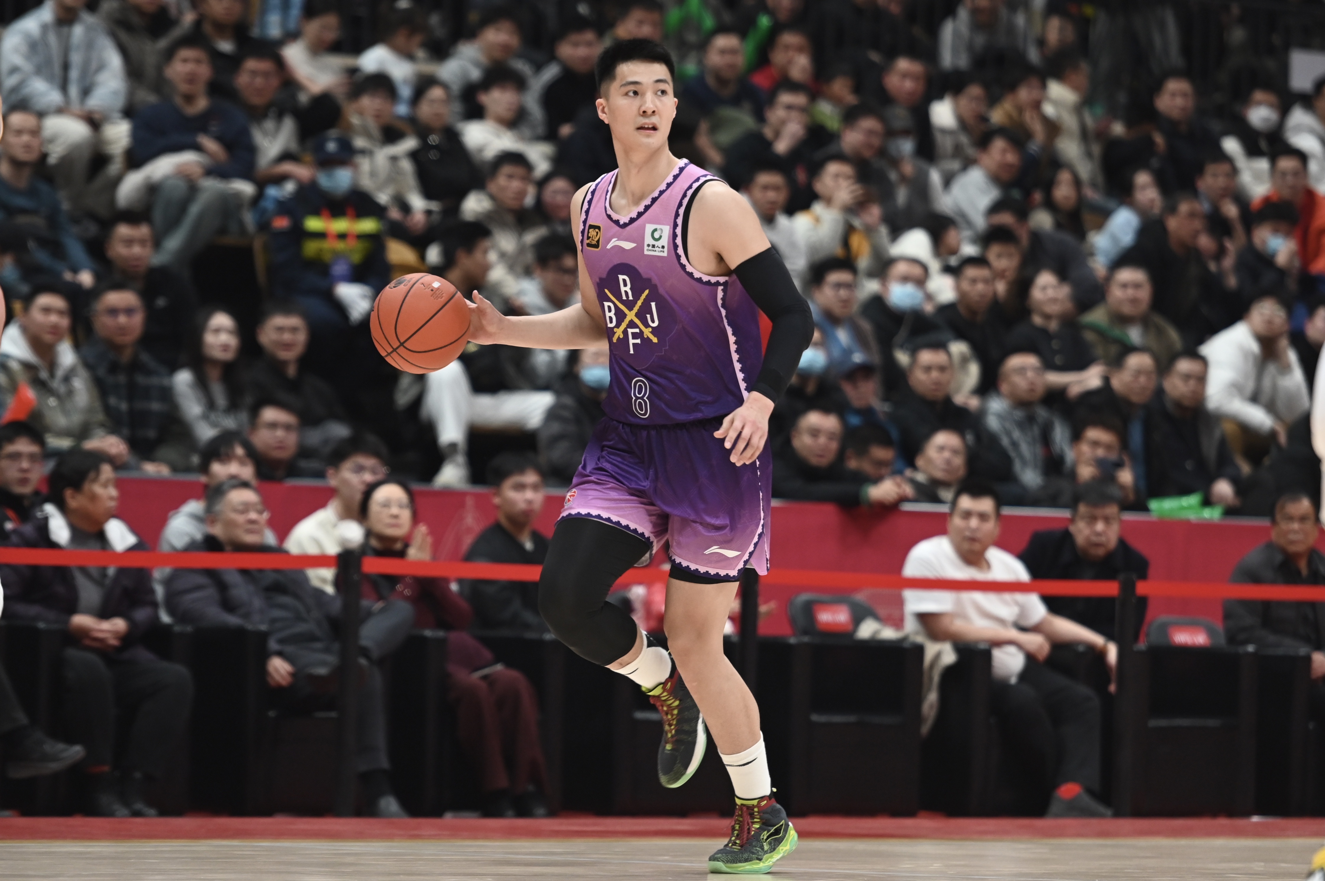打得不錯(cuò)！朱松瑋半場6中3&三分2中1拿7分&搶下7個(gè)籃板