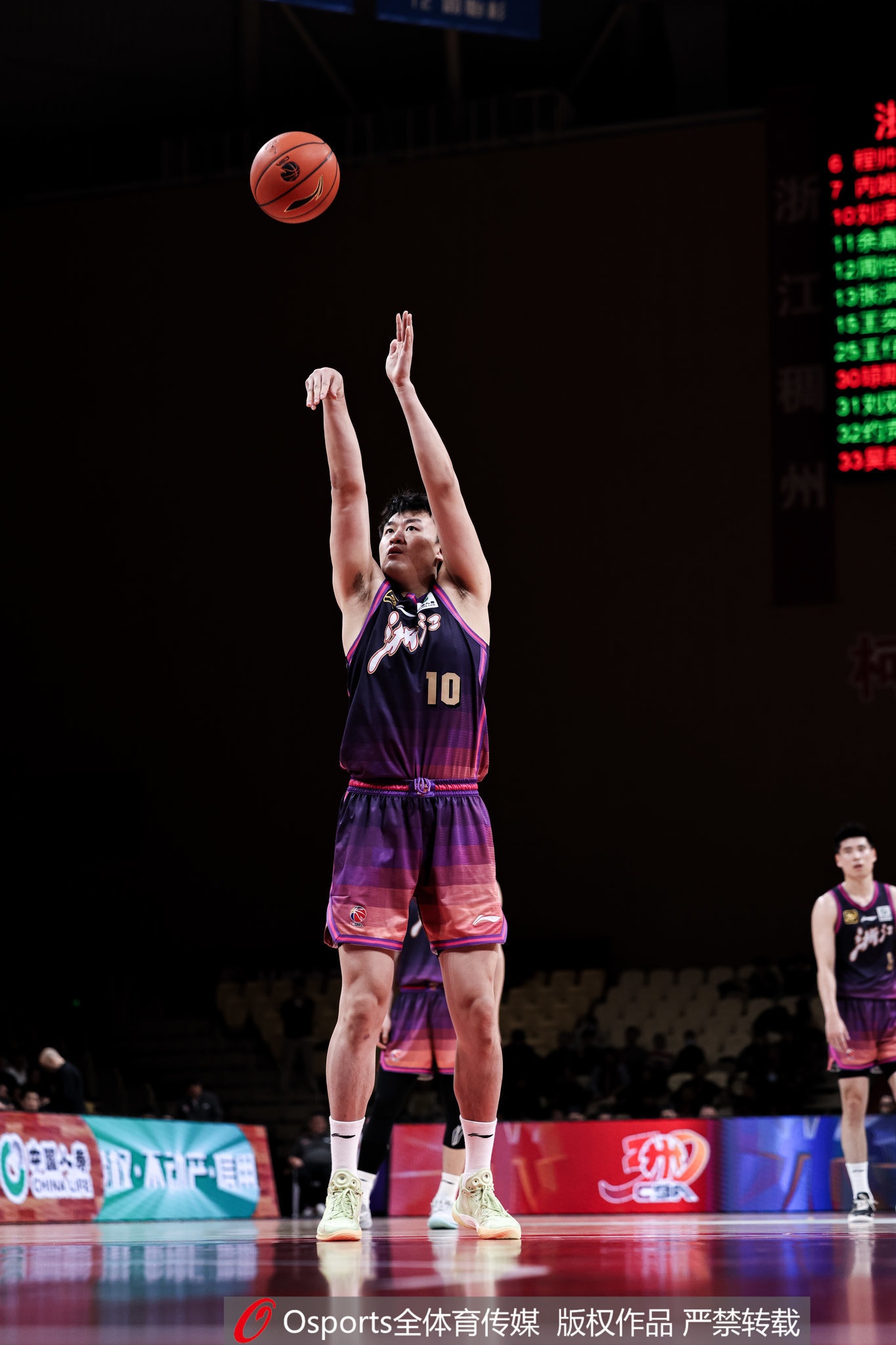 高效替補(bǔ)！劉澤一13投7中&罰球4中3得18分7板 得分并列全隊最高